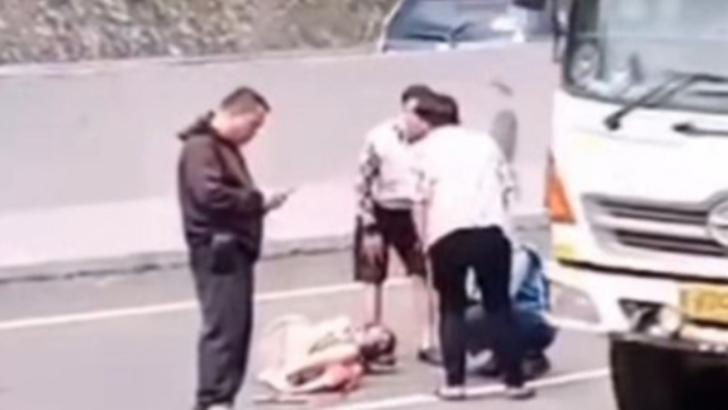 Viral di Medsos, Seorang Perempuan Loncat dari Bus yang Ditumpanginya