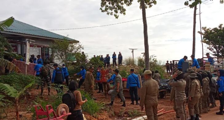 Rakyat Terusir, Kebun dan Rumah Warga Tanjung Banon Digusur Paksa Tim Terpadu