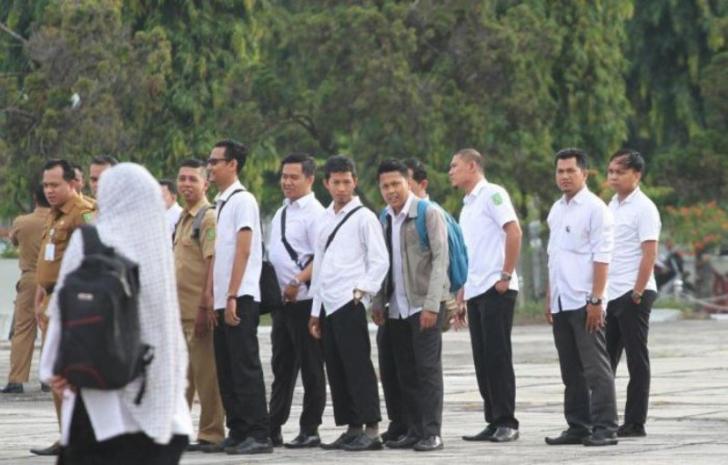 Pegawai Honorer Riau Diwajibkan Berseragam Khasnya Jokowi, Begini Tampilannya