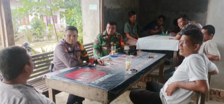 Sampaikan Pesan Kamtibmas, Polsubsektor Pelalawan Sambangi Warga dengan Patroli Sinergitas