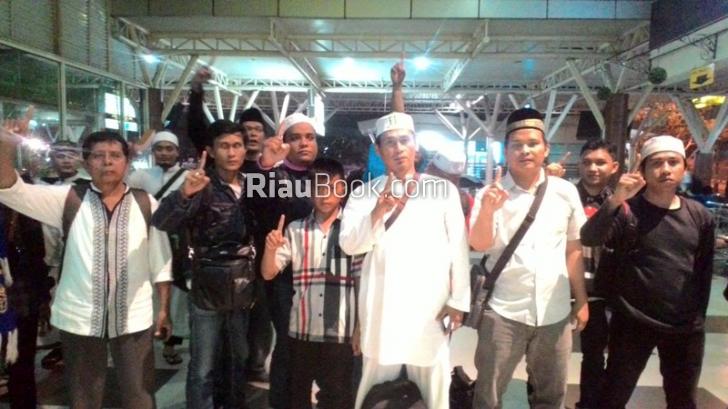 1.000 Massa Asal Pekanbaru Hadiri Aksi 112 di Jakarta