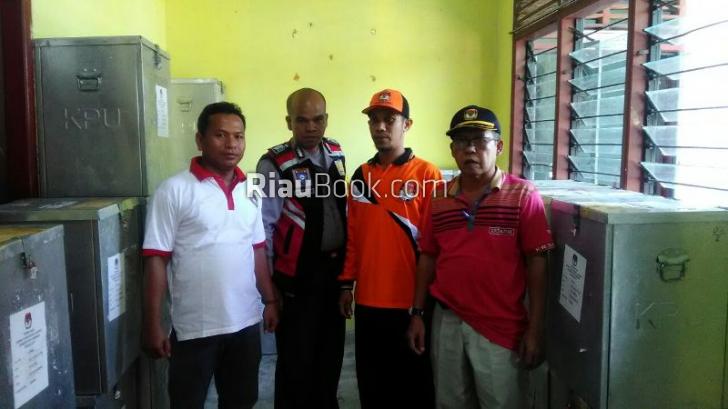 Pendistribusian Logistik Pilkada 2017 Tiba di PPK XIII Koto Kampar