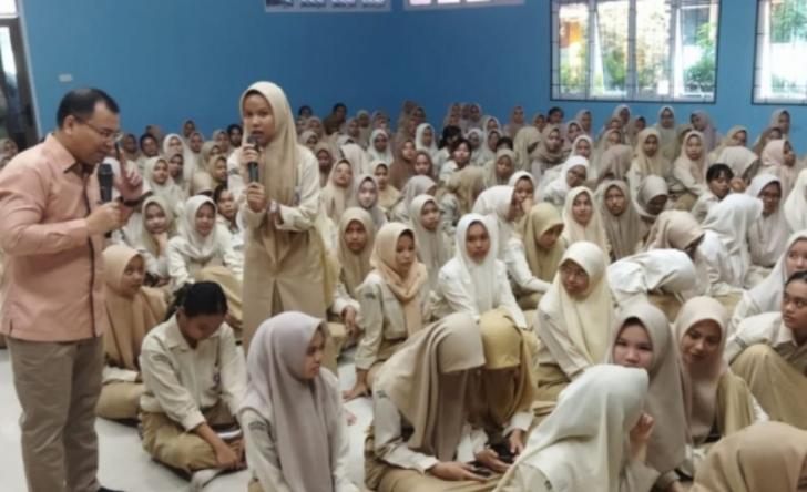 Ratusan Siswa Sambut Kehadiran Ketua Dewan Pendidikan Riau, Junaidi