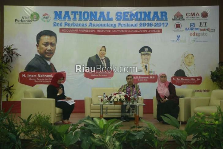 Bupati Syamsuar Jadi Narasumber Bersama Menteri dalam Seminar Nasional di Surabaya