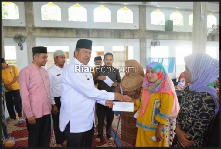 BAZ Siak Salurkan Zakat tahap III di Kecamatan Minas