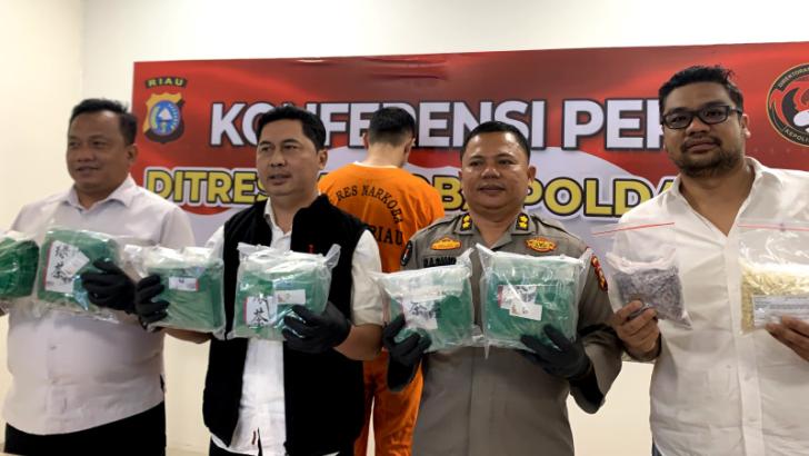 Polda Riau Ungkap Sabu dan Ekstasi Jaringan Internasional Senilai Rp15 Miliar