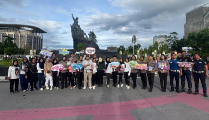 Dirlantas Polda Riau Sampaikan Pesan Kamseltibcarlantas di Kawasan Car Free Day Pekanbaru