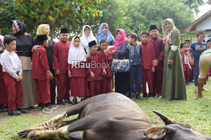 Menanamkan Semangat Kurban Usia Dini, SDN 1 Bengkalis Gandeng Wali Murid
