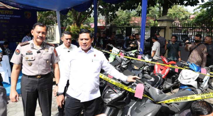 Kombes Hasyim Perlihatkan Barang Bukti Ranmor Hasil Kejahatan yang Meresahkan Warga Pekanbaru