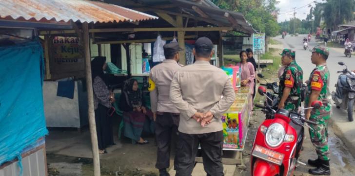 Kunjungi Pedagang Kaki Lima, Polsek Bunut Imbau Masyarakat Jaga Keamanan Jelang Pemilu