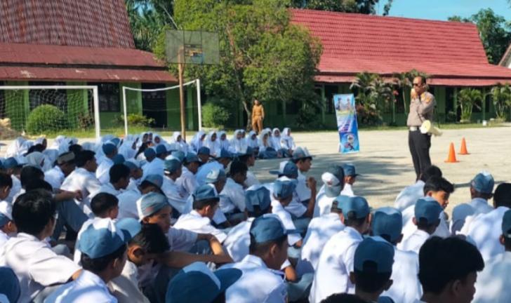 Satlantas Polres Siak Sosialisasi Keselamatan Police Goes To School di Kecamatan Mempura