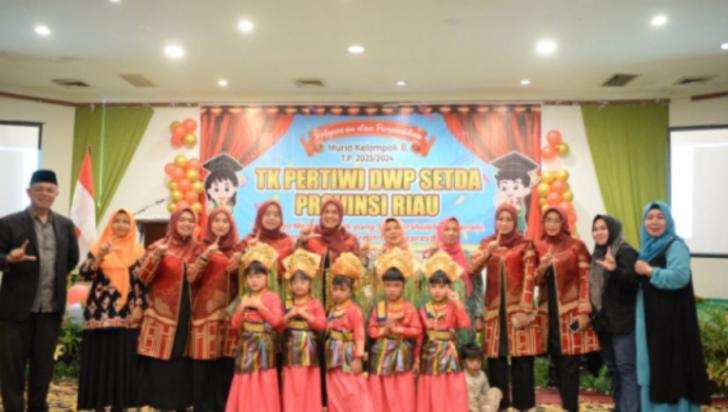 Fera Lustiana Apresiasi Tenaga Pendidik Taman Kanak-kanak Pertiwi