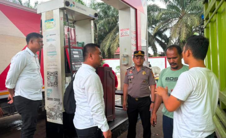 Kapolsek Ukui Cek Pendistribusian BBM di SPBU Pulai,  Ini Hasilnya