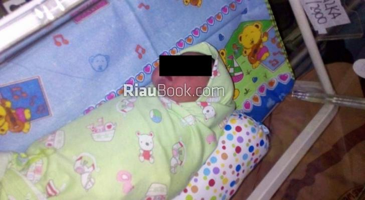 Aziz Zaenal Lahir Saat Pilkada Kampar, Hendry 'Hadiahkan' Nama itu Untuk Anaknya