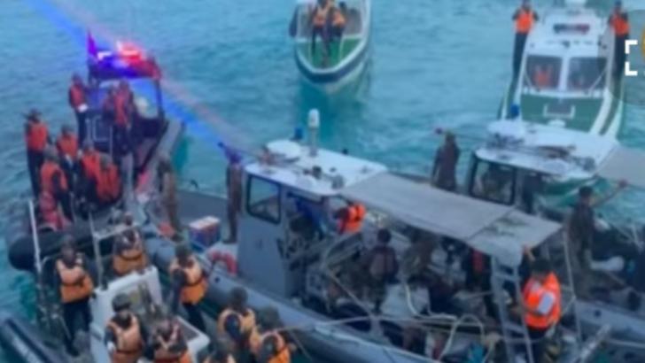Perahu Karet Angkatan Laut Filipina Ditabrak di Laut Cina Selatan