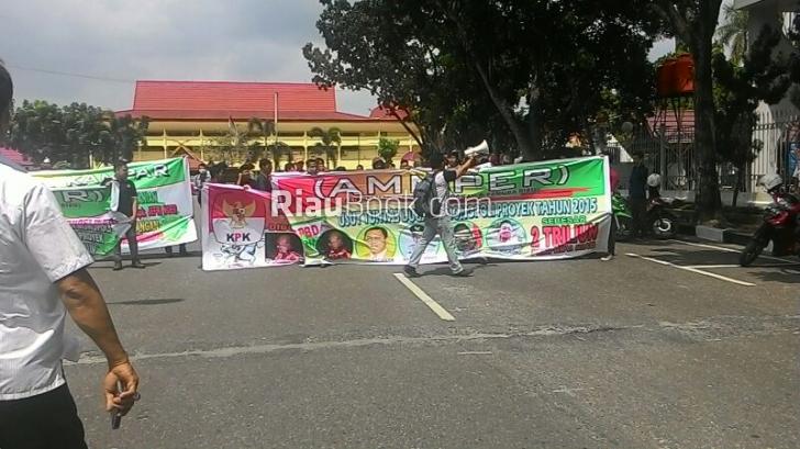 Pernyataan Sikap: KPK Diminta Periksa 'Trio Rahman'