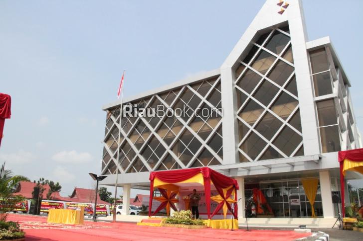 Kantor Bank Riau-Kepri Berinterior Modern dan Kapasitas Parkir 500 Mobil, Ikon Baru Siak