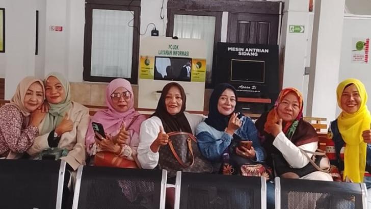 Puluhan Relawan Anti Korupsi Dukung KPK Dalam Kasus Dugaan Pemerasan Abdul Wahid