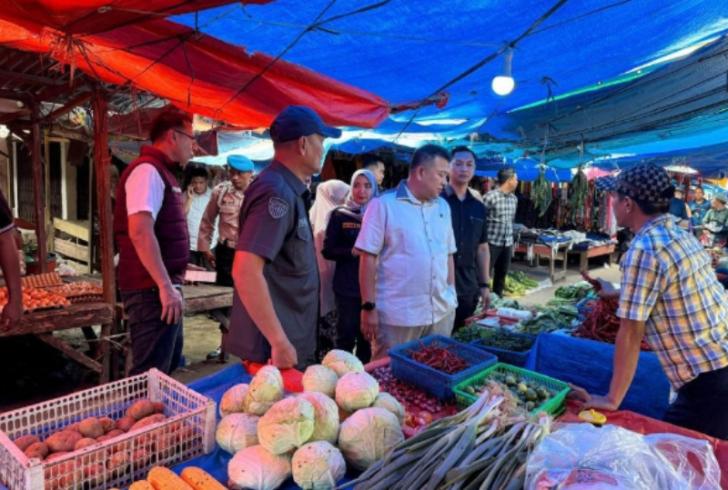 Blusukan ke Pasar, Nasriadi Pantau Bahan Pokok Jelang Pilkada