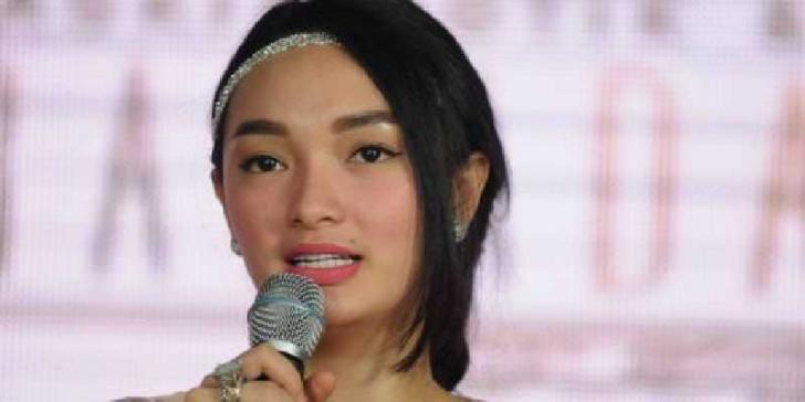 Zaskia Gotik: Neng Lulusan SD, Neng Minta Maaf