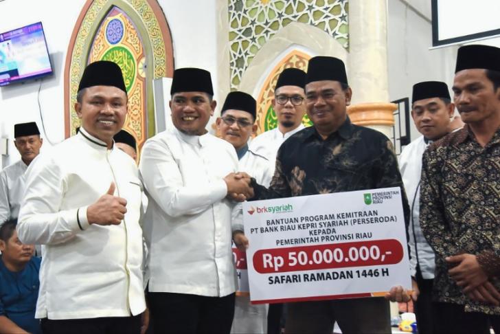 Perkuat Kepedulian Sosial, BRK Syariah Salurkan Bantuan CSR untuk 3 Masjid di Pelalawan
