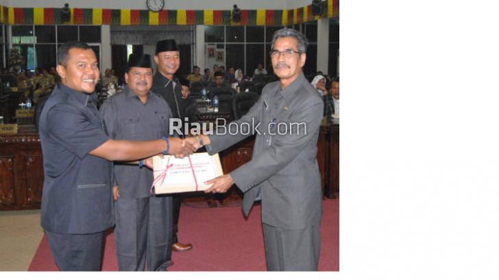 Pemkab Rohul Sampaikan Ranperda APBD 2017