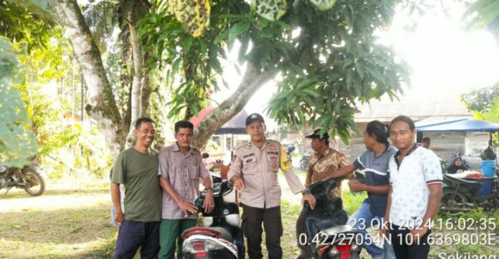 Bhabinkamtibmas Bandar Seikijang Mengawal Pilkada Damai Lewat Dialog Kamtibmas