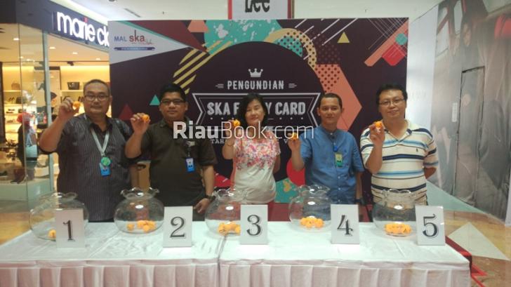 Mal SKA Bagikan Hadiah Undian dalam Program Belanja Shop & Win ska Family Card