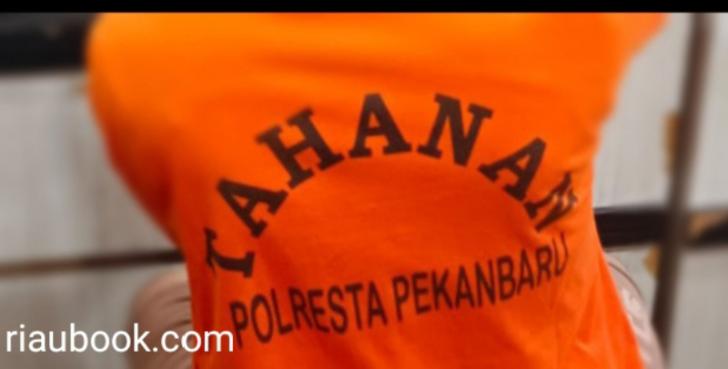 Tersangka Curanmor Kenakan Baju Tahanan Orange Usai Diciduk Polsek Sukajadi