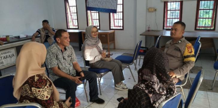 Pastikan Keamanan Masyarakat, Personel Polsek Limapuluh Laksanakan Door to Door System