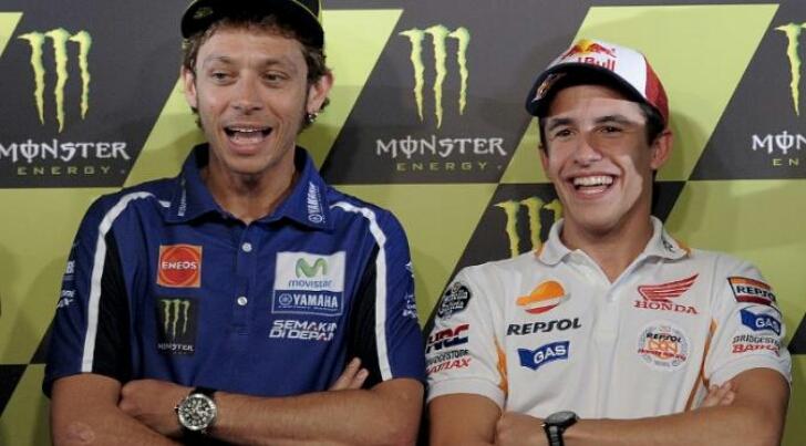 Rossi Sebut Marquez Pecundang yang Buruk