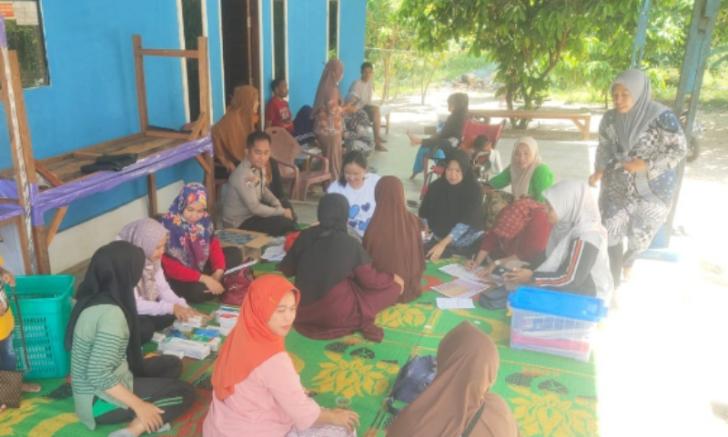 Bhabinkamtibmas Polsek Bandar Seikijang Kunjungi Masyarakat Lansia, Berbagi Pengalaman dan Cerita