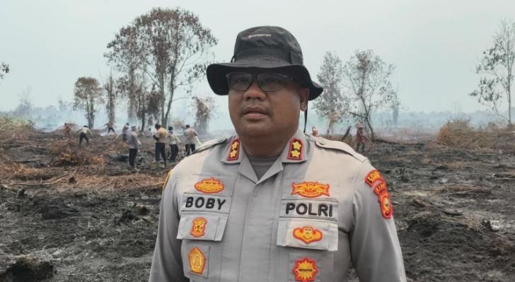 Satgas Karhutla Kerahkan Alat Berat Sekat Kebakaran di Rimbo Panjang Kampar