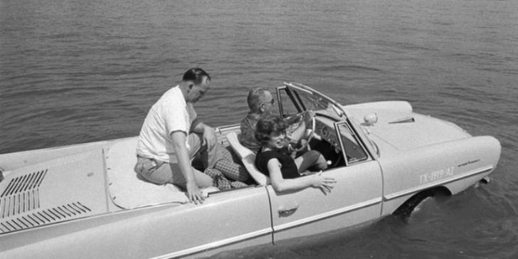 Ini Mobil Mantan Presiden Amerika yang Bisa Berenang