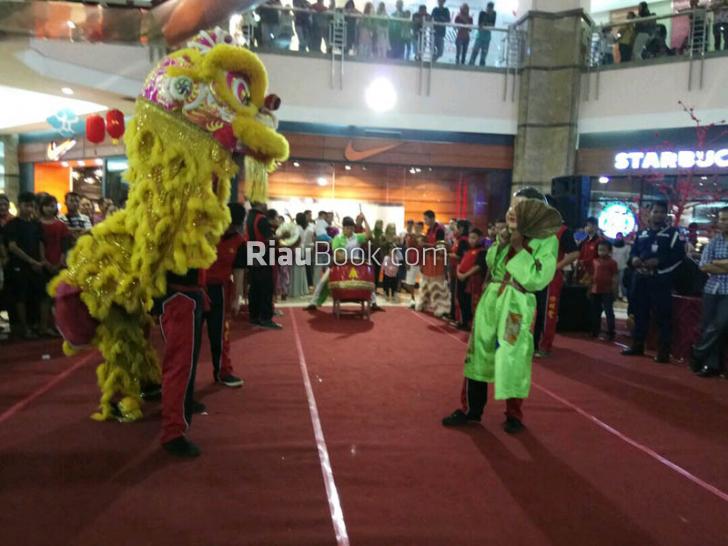 Perayaan Imlek, HBT Pekanbaru Suguhkan Atraksi Barongsai