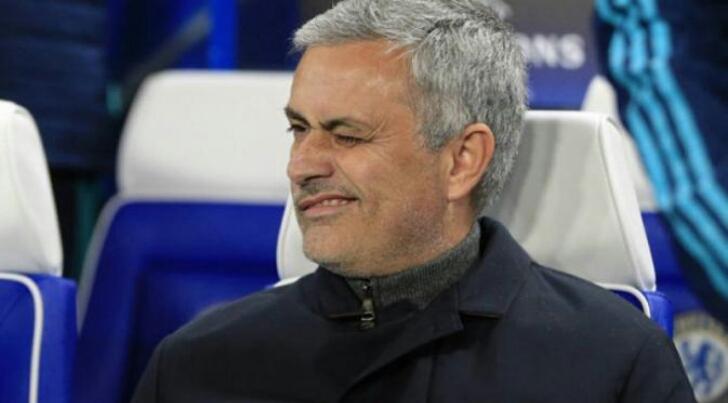 Jose Mourinho Tunggu Van Gaal Didepak Manchester United