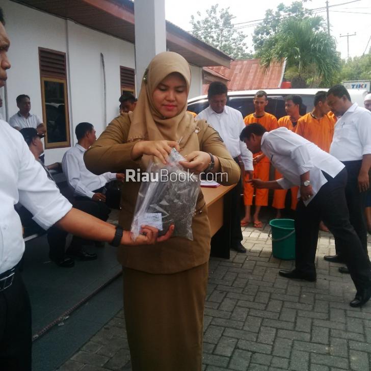 Pemusnahan Barang Bukti Narkoba, Polda Riau Hadirkan Tersangka