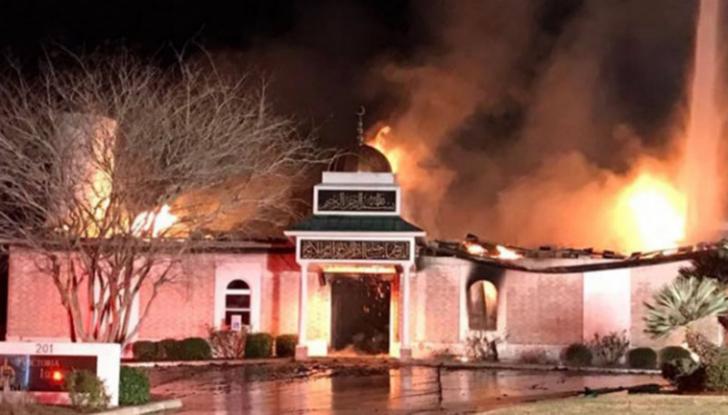 Bangun Masjid yang Terbakar di Texas, Warga AS Patungan