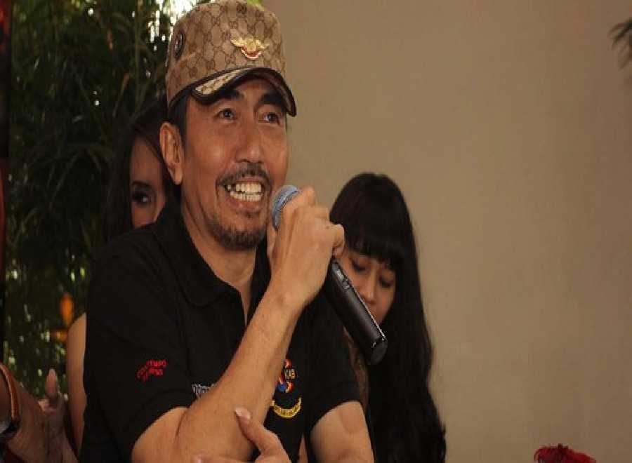 Aa Gatot Jadi Imam Shalat Idul Adha, Isterinya Juga Ikut