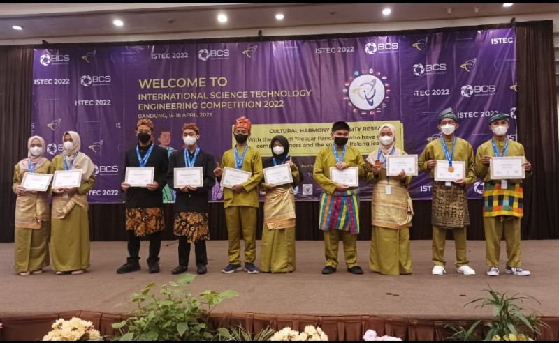 Anak Wartawan Riau Juara ISTEC di Bandung, Malaysia hingga Zimbabwe Lewat