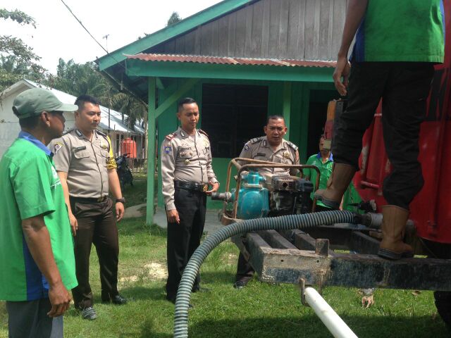 Antisipasi Karhutla Kasat Binmas Adriyanto Cek Personel dan peralatan Damkar PT PSJ