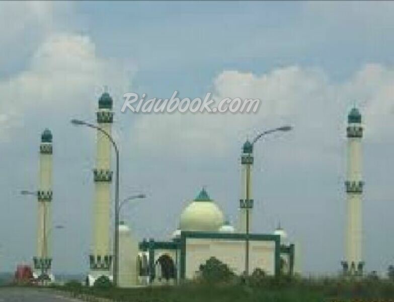 Awal Ramadhan Umat Islam Banjiri Mesjid Pangkalan Kerinci, Sholat Taraweh Tanpa Pejabat Pemkab Pelalawan