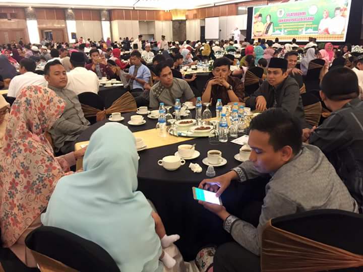 Berbondong-bondong Ikut Acara Buka Bersama, Masyarakat Inhil : Dana Pribadi ? Rasa Tak Mungkin