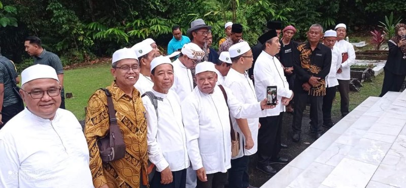 Gubernur Riau dan Keluarga Rokan Hulu Ziarah ke Makam Tuanku Tambusai di Malaysia