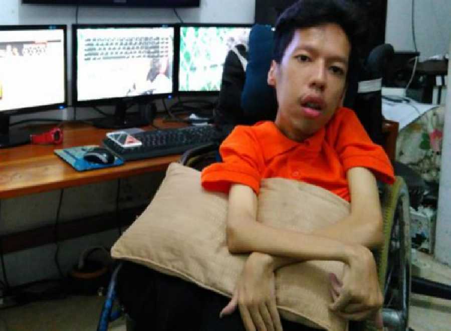 Inspiratif, Pria Ini Keterbatasan Fisik Tapi Sukses Bisnis Online