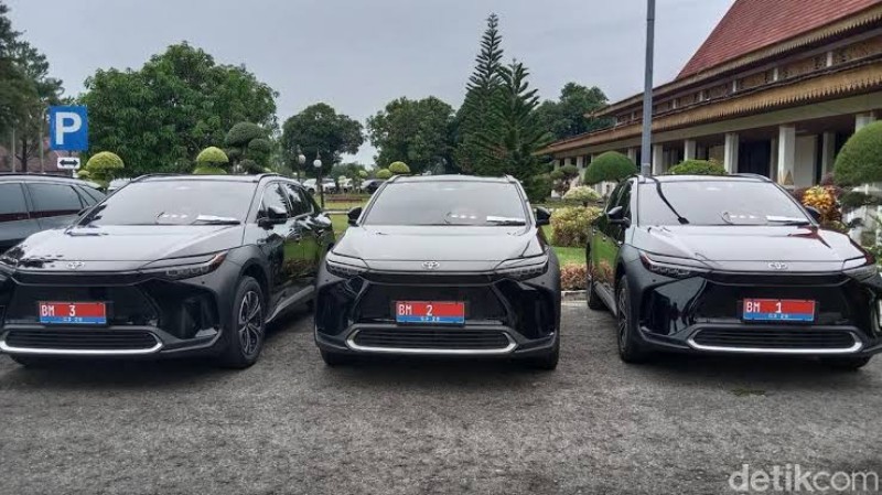 Kajati Pulangkan Mobil Listrik Pemberian Pemprov Riau