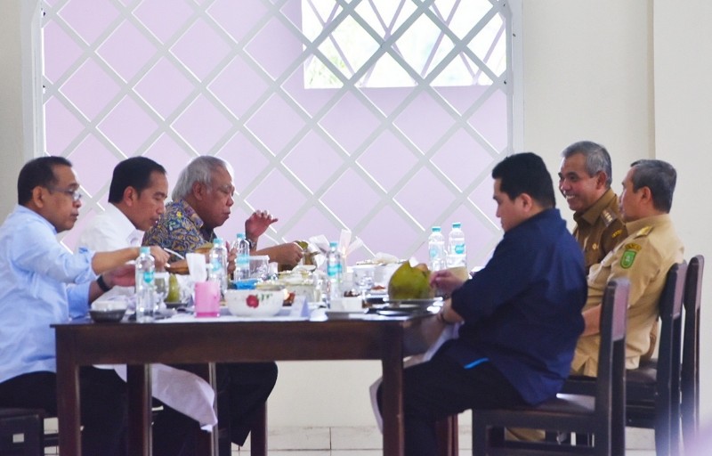 Kamsol Makan Siang Bersama Jokowi di Kampar