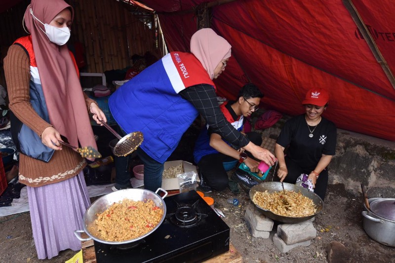 Pertamina Bantu 'Dapur' Warga Korban Gempa Cianjur