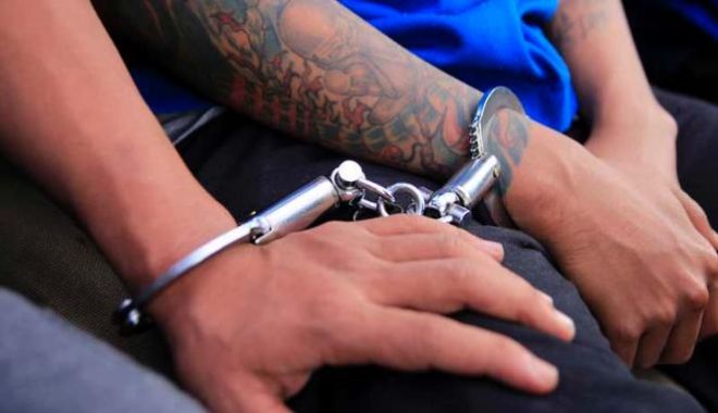 Polisi Datang, RAM Buru-buru Buang Kotak