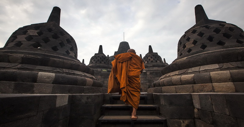 Puncak Acara Waisak, Ribuan Umat Budha Padati Pelataran Candi Borobudur